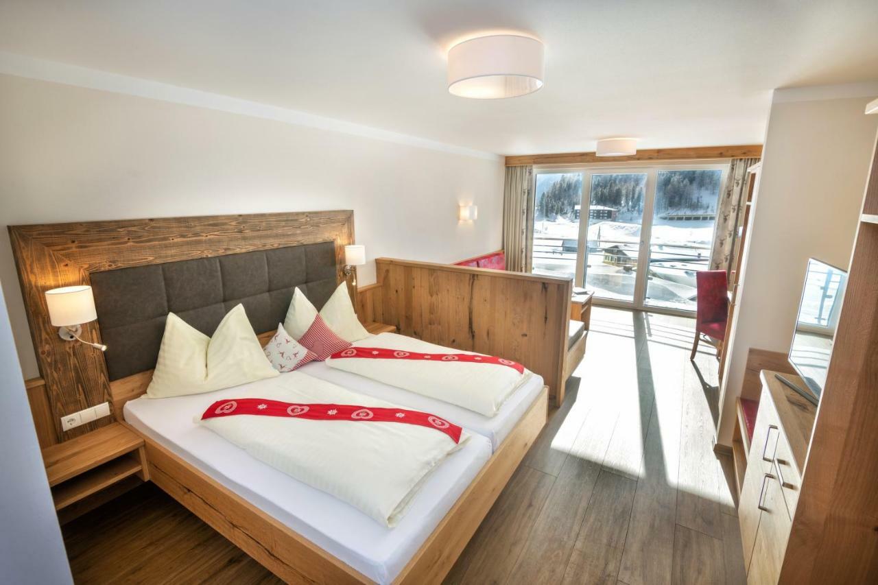 Hotel & Appartement Auerhahn Obertauern Exterior photo